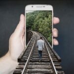 celular en la mano