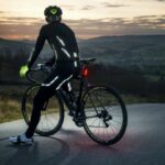 La seguridad en las vías Hombre con bicicleta