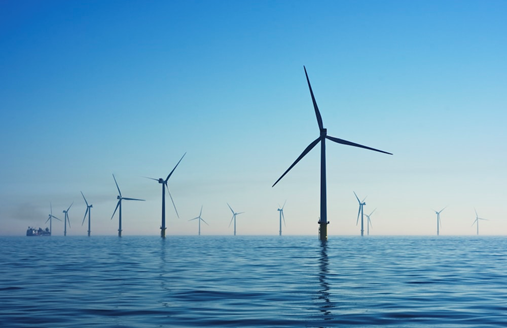 eólicas en mar abierto  e forma que los vientos son más fuerte y puedan producir energía renovable