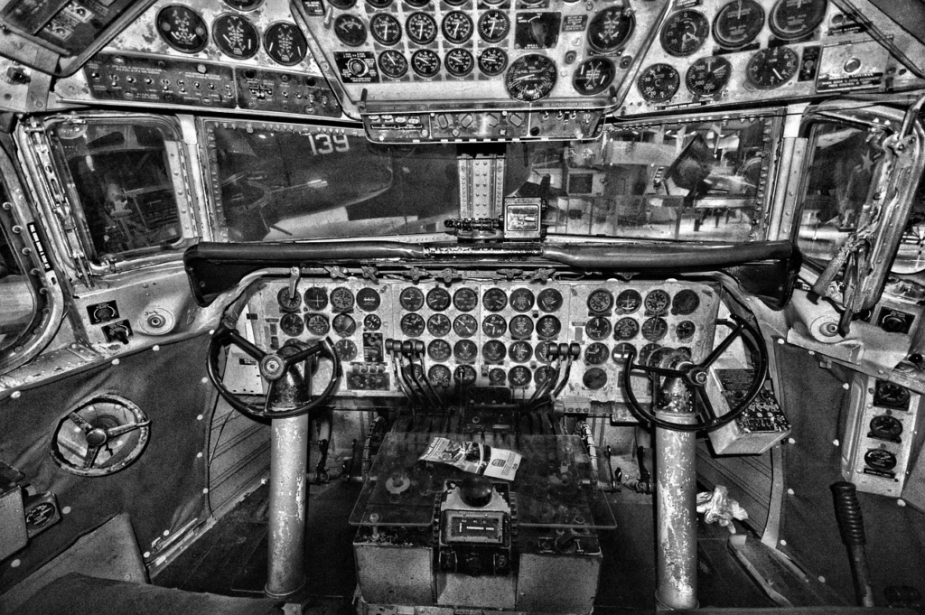 Uno de los primero paneles de control de un avión
