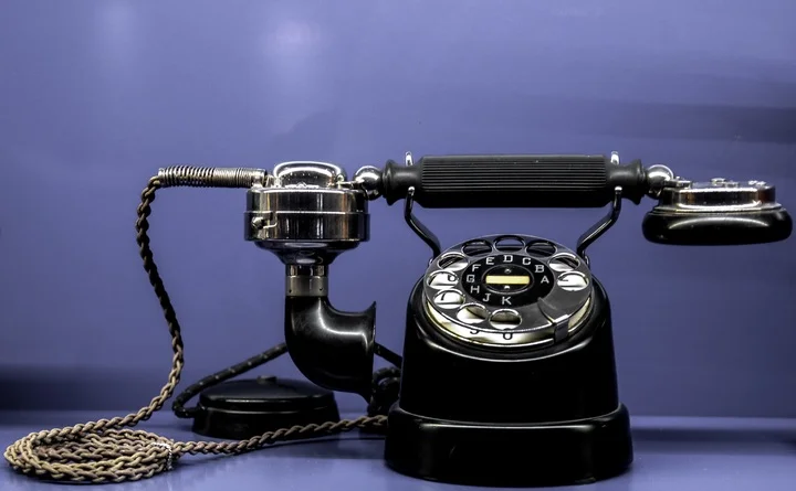 Teléfono tecnología importante en el avance de la comunicación en la segunda revolucion industrial