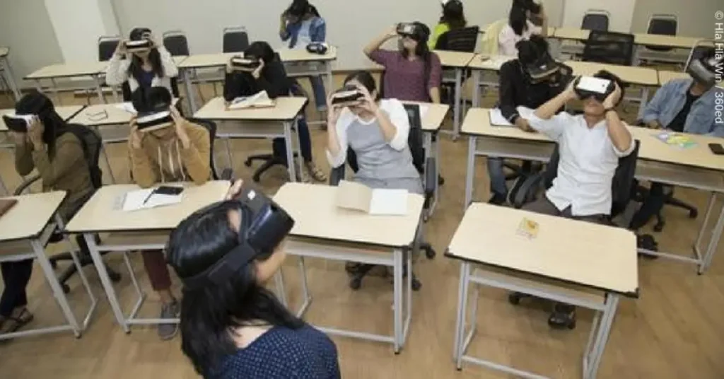 Docente y estudiantes usando HMD
