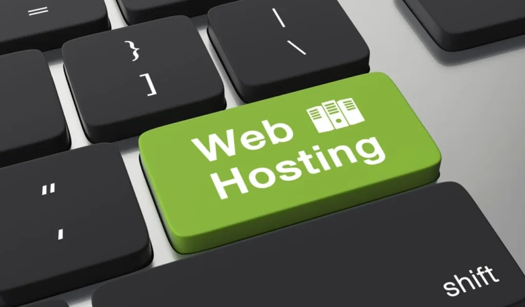 teclado con escrito de hosting web