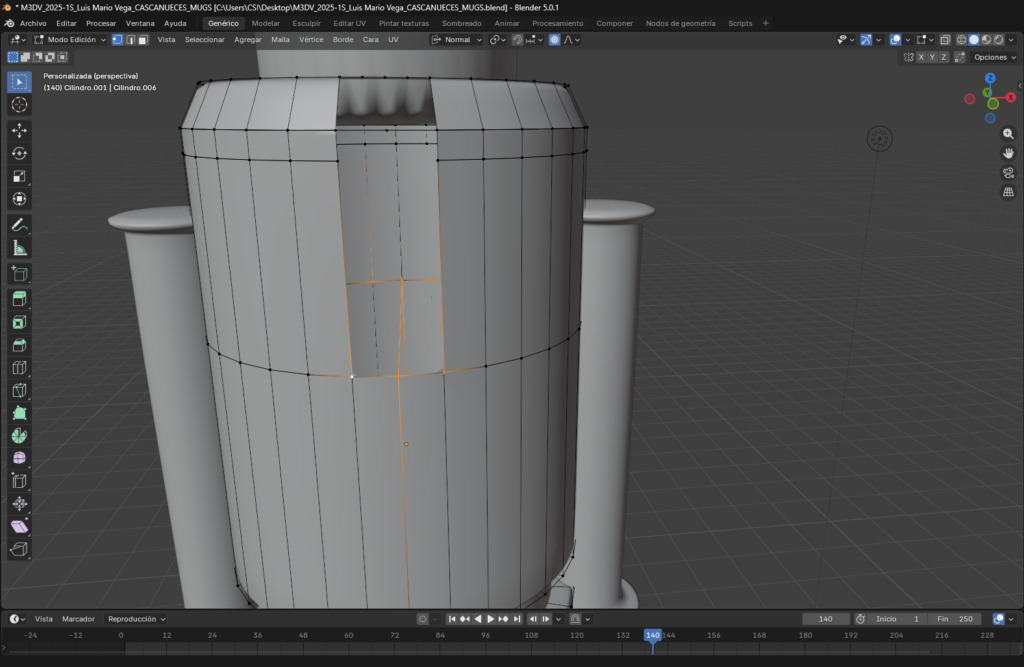 “Cierre de la abertura central rellenando las aristas internas.”