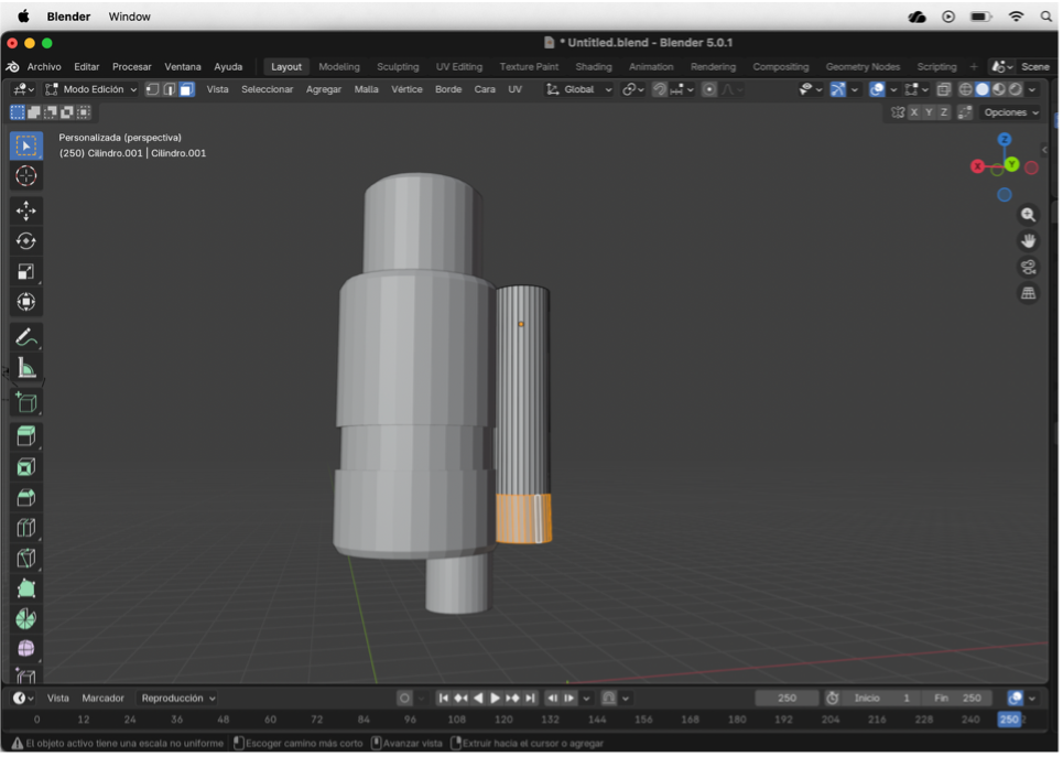 Extrusión y escalado del brazo para crear el nudillo o parte inferior.