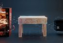 Render 3D futurista de una máquina de Coca-Cola, una mesa de madera y una caja de Adidas con efectos de neón y partículas