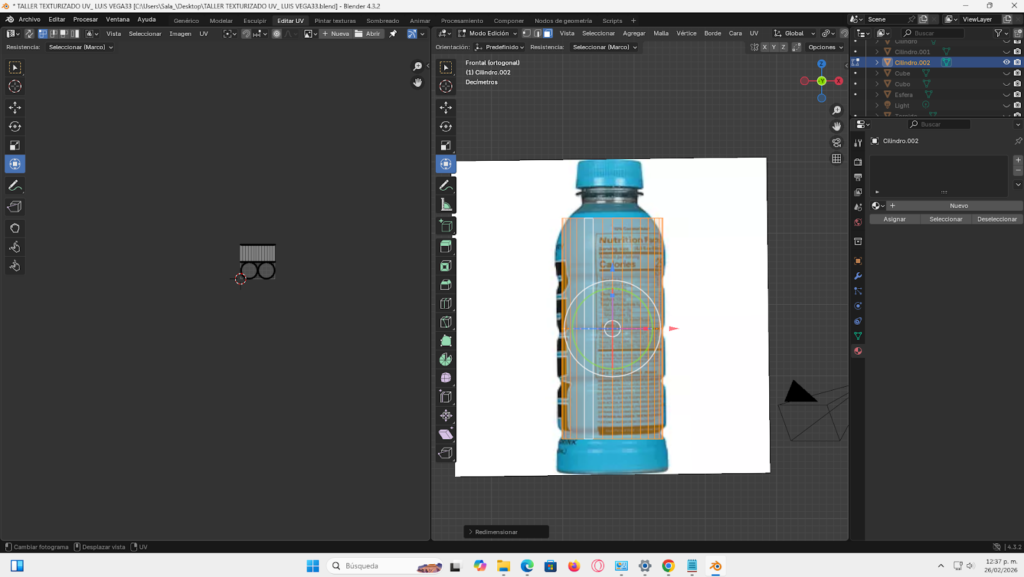 Proceso paso a paso del modelado 3D de una botella energizante en Blender, comenzando desde un cilindro base, ajustes en modo edición, aplicación de loop cuts, biselado y extrusión para definir la forma. Se muestra la preparación de la malla, separación y modelado de la tapa, aplicación de modificador Subdivision Surface y desarrollo del mapeado UV para integrar la etiqueta y texturas realistas, finalizando con la unión completa del modelo optimizado.