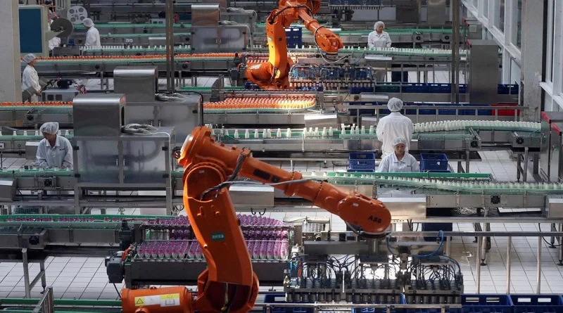 La evolución de las cuatro revoluciones industriales y su impacto en la administración de empresas Brazo robótico