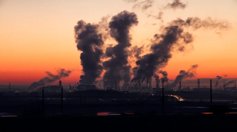 industria de ciudad vista desde lejos