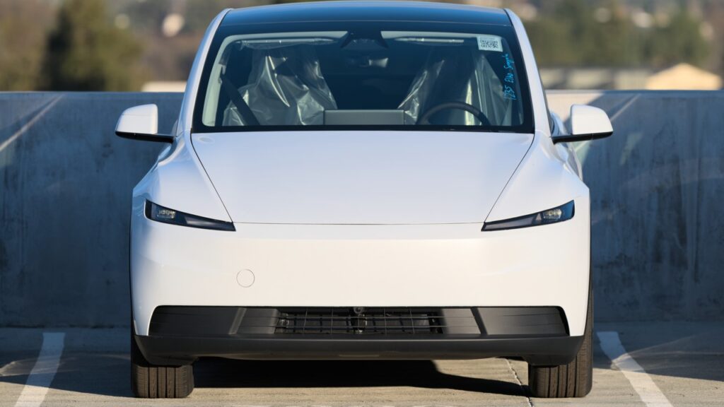 Tesla Model Y blanco, vista frontal (foto ilustrativa: Dllu, Wikimedia Commons, CC BY-SA 4.0)