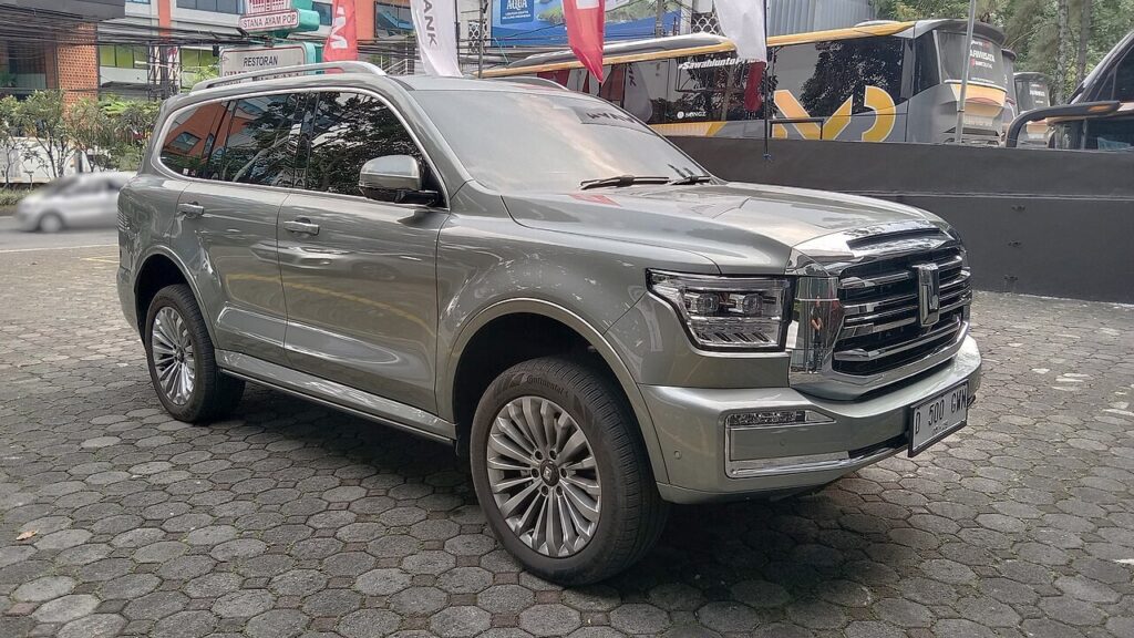 GWM Tank 500 en un concesionario GWM de Indonesia. Imagen de referencia de la versión internacional.
