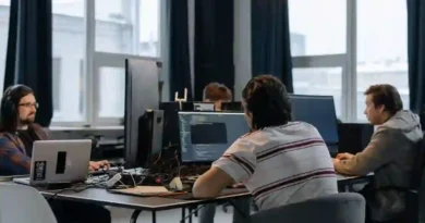 Equipo de desarrolladores en una oficina tecnológica (foto ilustrativa: cottonbro studio, Pexels).