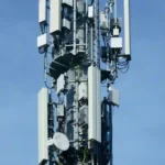 Antenas en un mástil de telecomunicaciones (foto ilustrativa: Budget Bizar, Pexels).